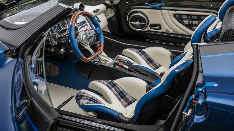 Интерьер Pagani Zonda HP Barchetta (76134) 2017 года  (фото 10 из 19)